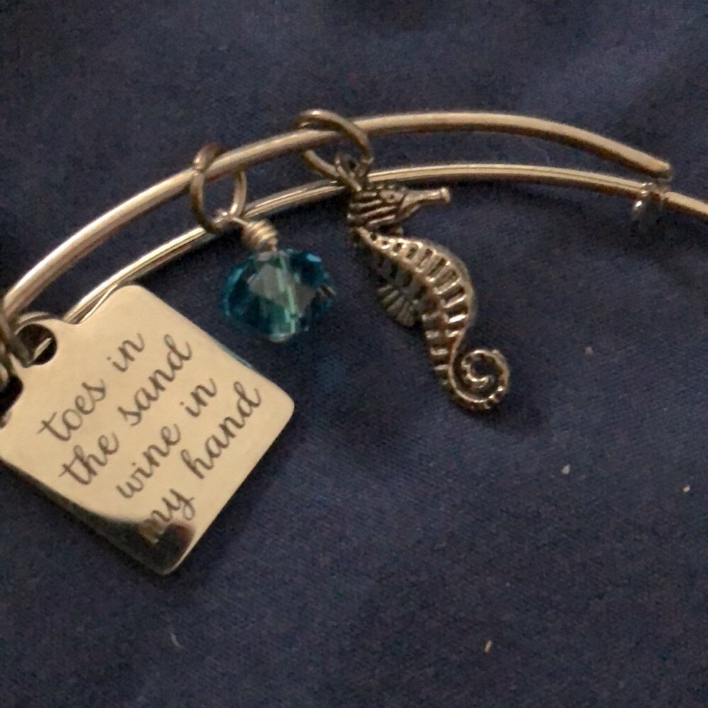 Beachy Bangle NWOT